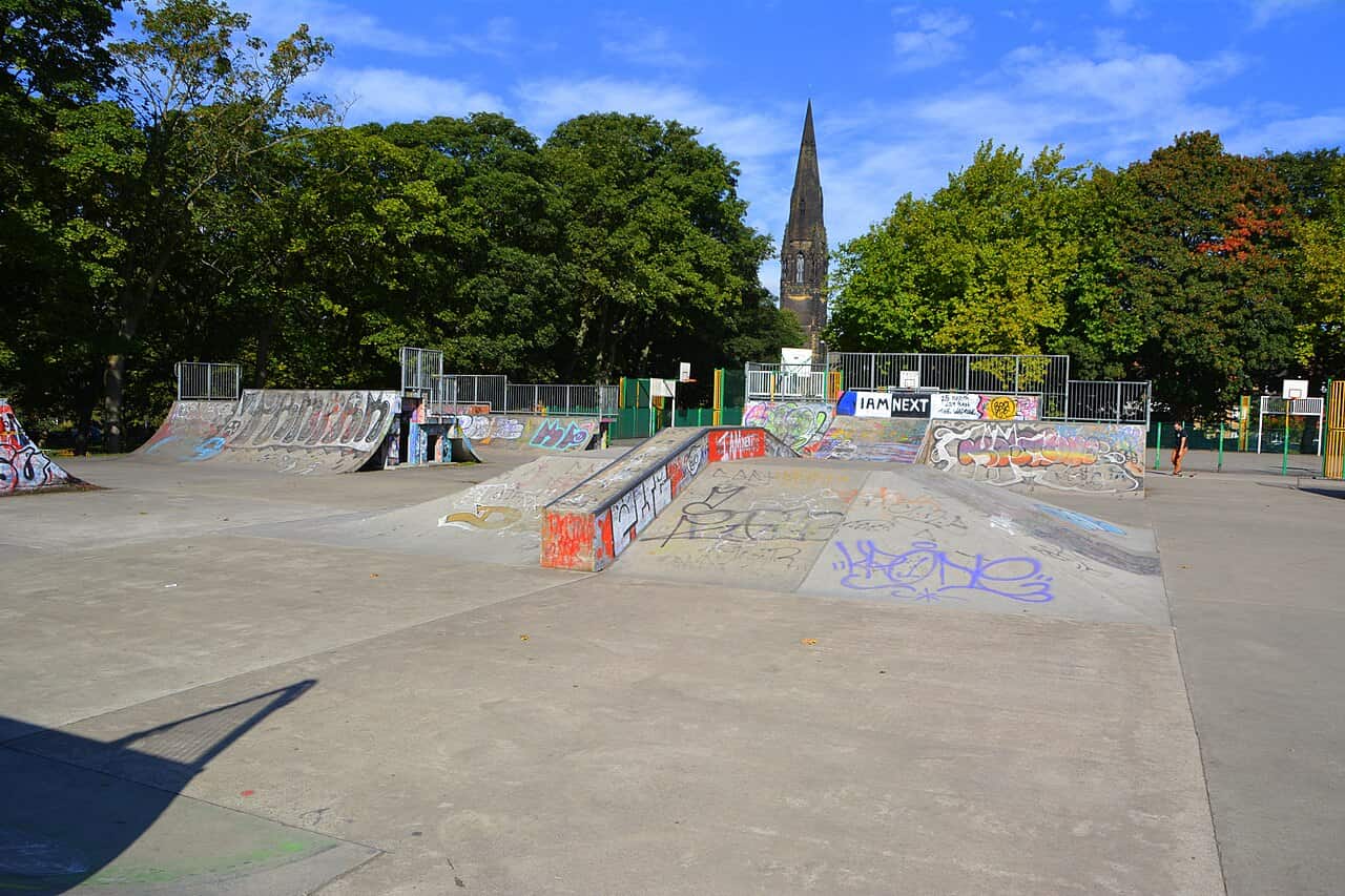 Hyde_Park,_Leeds_(37348248951).jpg